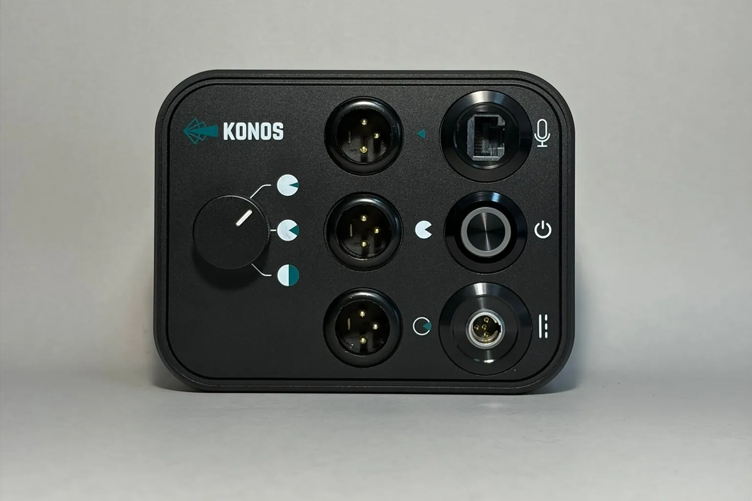Konos 1 control box, the same controls carried into an extruded housing, with three outputs, the microphone connector and external power.